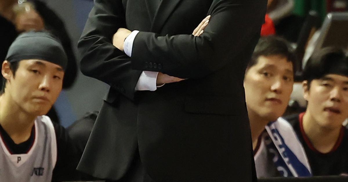 '농구 명가' 현대모비스 날개 없는 추락…돌파구를 찾아라