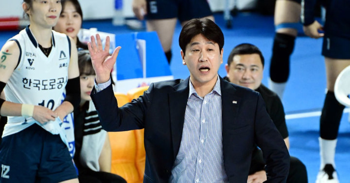 도로공사 김종민 감독, 한 팀에서 일군 女배구 사령탑 최다승 대업