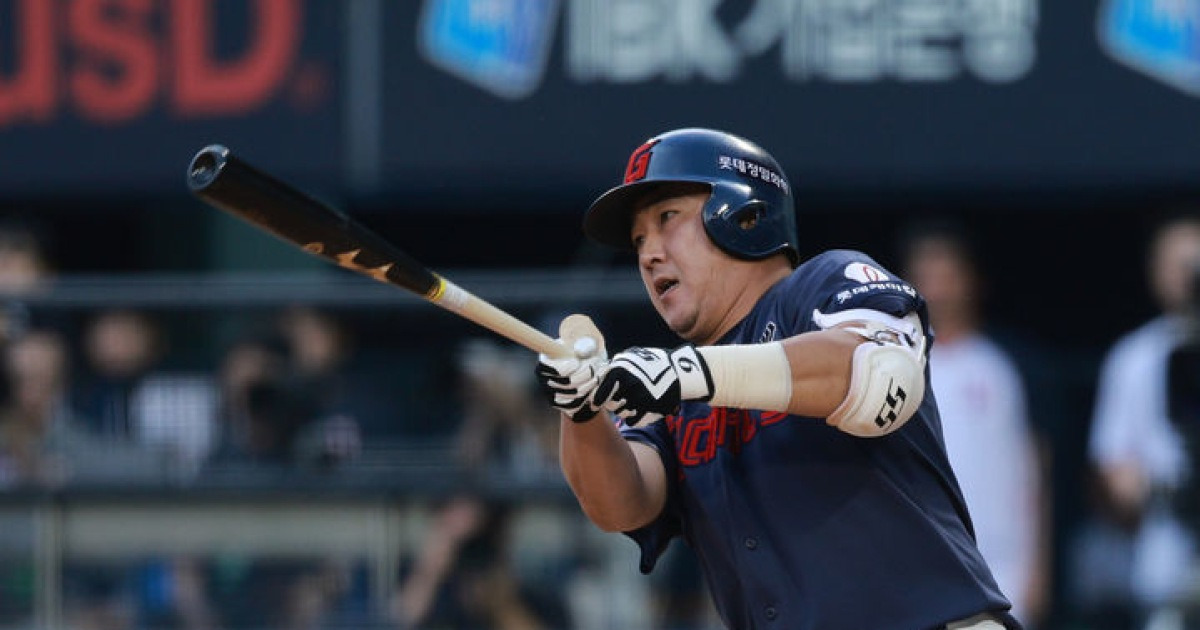 '통산 1476경기' 내야수 정훈 은퇴…"롯데서 행복·자부심 느껴"