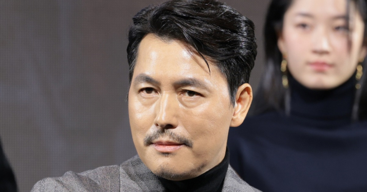 '혼외자 논란' 후 1년만에 복귀한 정우성···가족 질문에 "사적 문제"