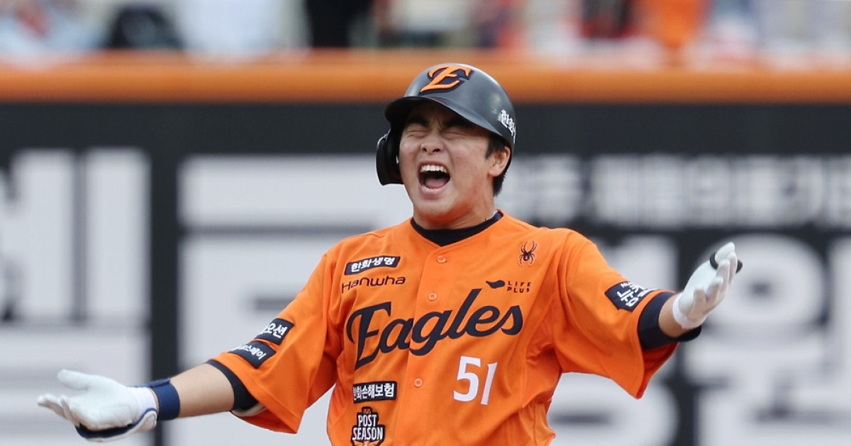 800만 원 인상에 그쳤던 한화 문현빈, 이번 겨울은 다르다…야수 고과 1위 확실시