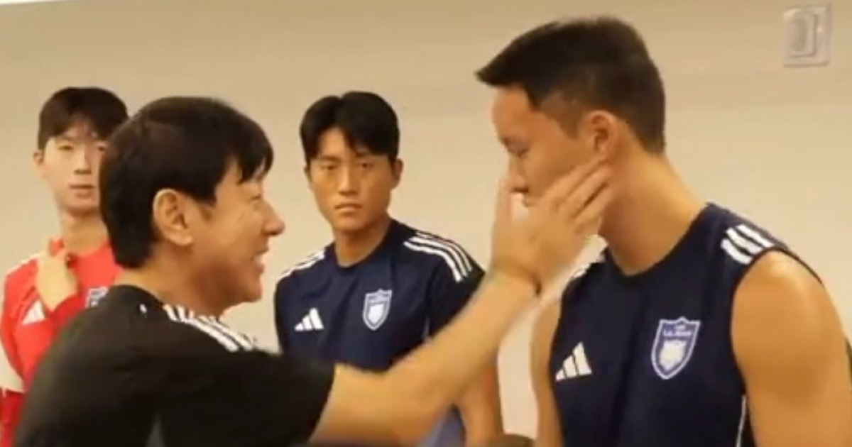 일방적 폭행? 친근감의 표시? 신태용 전 감독-정승현 논란 영상 공개…해석의 여지 남아