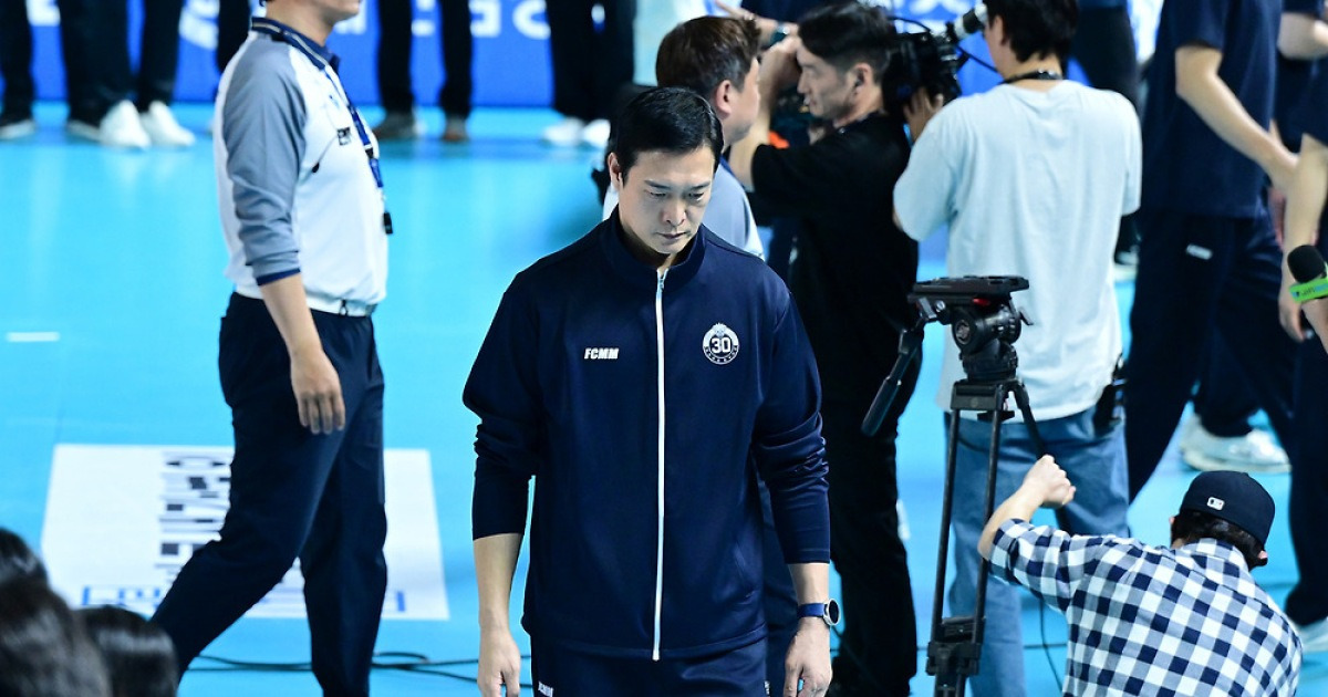 “어떤 감독이 와도, 한선수가 와도 쉽지 않다”는 최약체 전력···삼성화재 끝없는 추락 어디까지