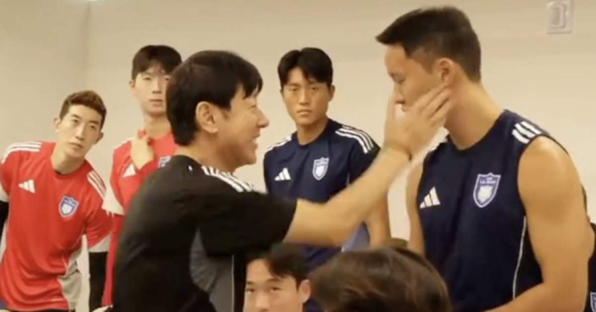 "폭행했다면 앞으로 감독 안한다" 신태용 감독, 정승현 '뺨' 치는 장면 공개...폭행vs친근감 제스쳐