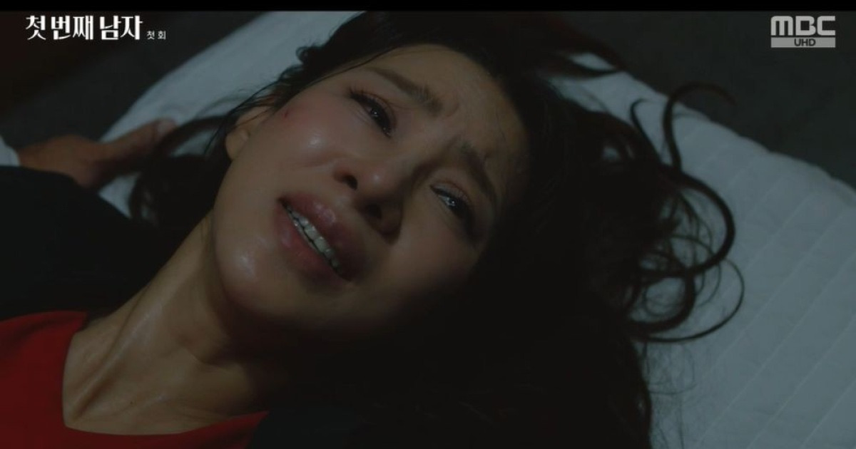 '첫방' 오현경, 시상식서 헛구역질…재벌가 며느리 꿈꾸다 유산 위기 ('첫 번째 남자') [종합]