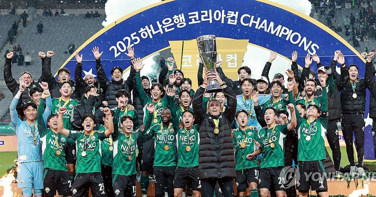 [스포츠10대뉴스] ⑩'포옛 매직' 전북 4년 만에 정상탈환…난파선 울산 9위 추락