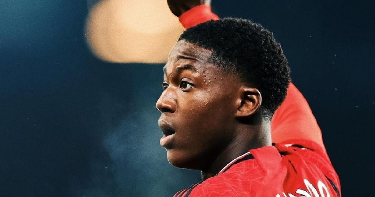 '선발 출전 0회' 맨유 성골 유스 "나가고 싶다" 요청에도...아모림 감독 "대화 통해 잔류 논의할 것"