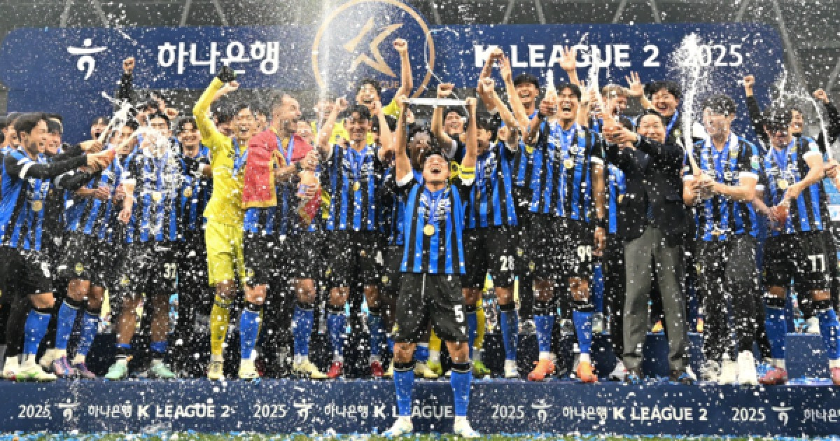 [오피셜] 'K리그1 기다려라!' 승격 성공한 인천유나이티드, '캡틴' 이명주 연장 계약 체결 "팀 위해 계속 헌신할 것"