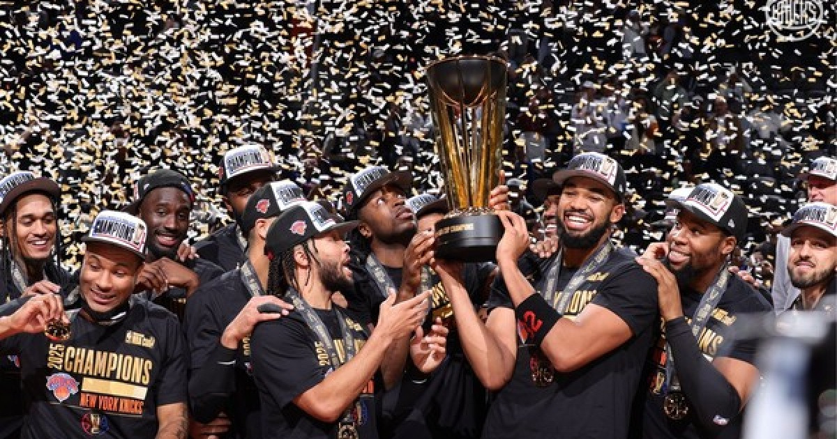 컵대회 우승도 우승이다! '브런슨 MVP' 뉴욕 닉스, 샌안토니오 잡고 NBA컵 우승...52년 만의 트로피 [더게이트 NBA]