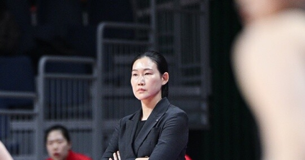 [경기 후] 박정은 BNK 감독, “고생한 ‘혜혜 자매’, 아프지 않았으면 하는 ‘소소 자매’” … 이상범 하나은행 감독, “4쿼터에 승부를 잘 봤다”