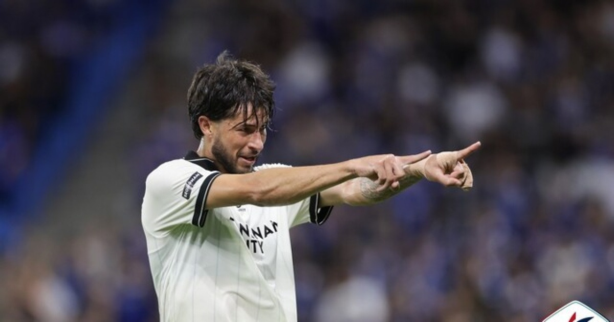 [오피셜] '20경기 4골'로 '작년 꼴찌' 성남 PO행 이끈 바람의 임대생, 완전 영입됐다... 성남, 프레이타스 품었다