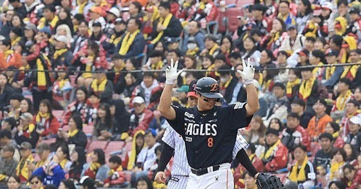 '노시환, 어디를 보고 있나' 설마 170억원 류현진?...한화, 숫자를 볼 것인가, 시간을 볼 것인가