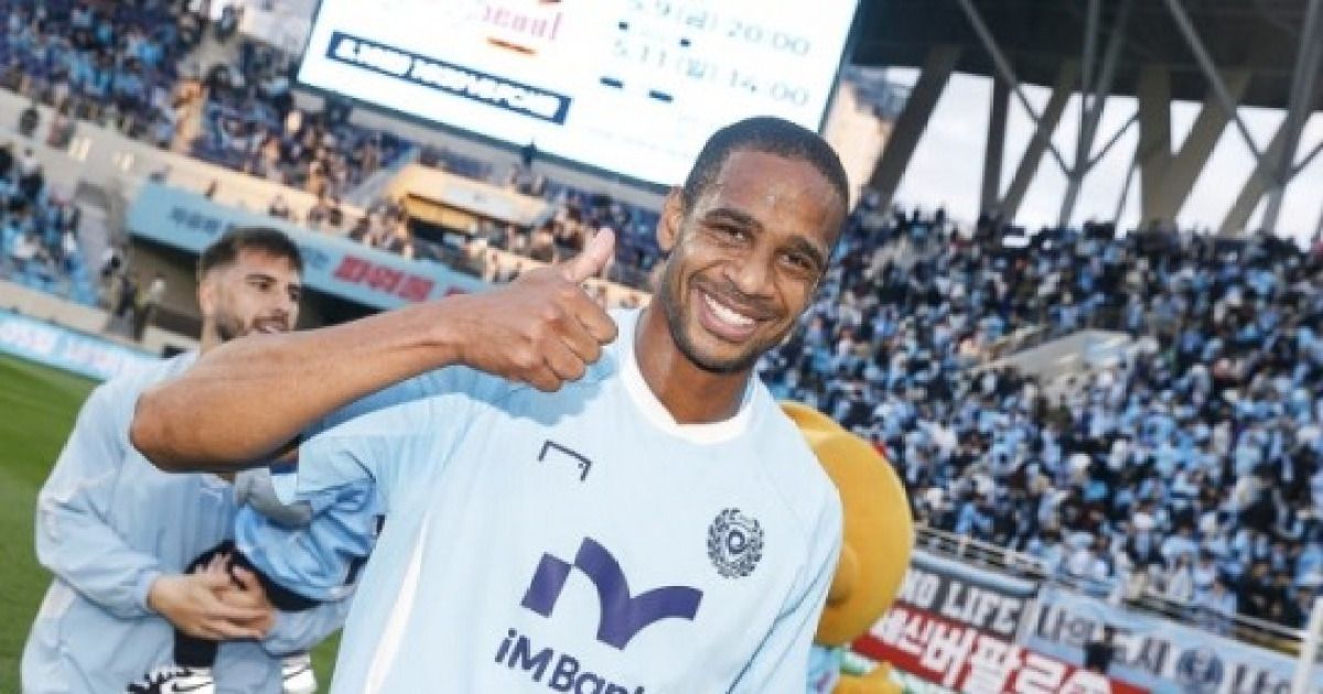 8시즌 56골 에드가, 강등팀 대구와 재계약…"있어야 할 자리로 돌려놓겠다"