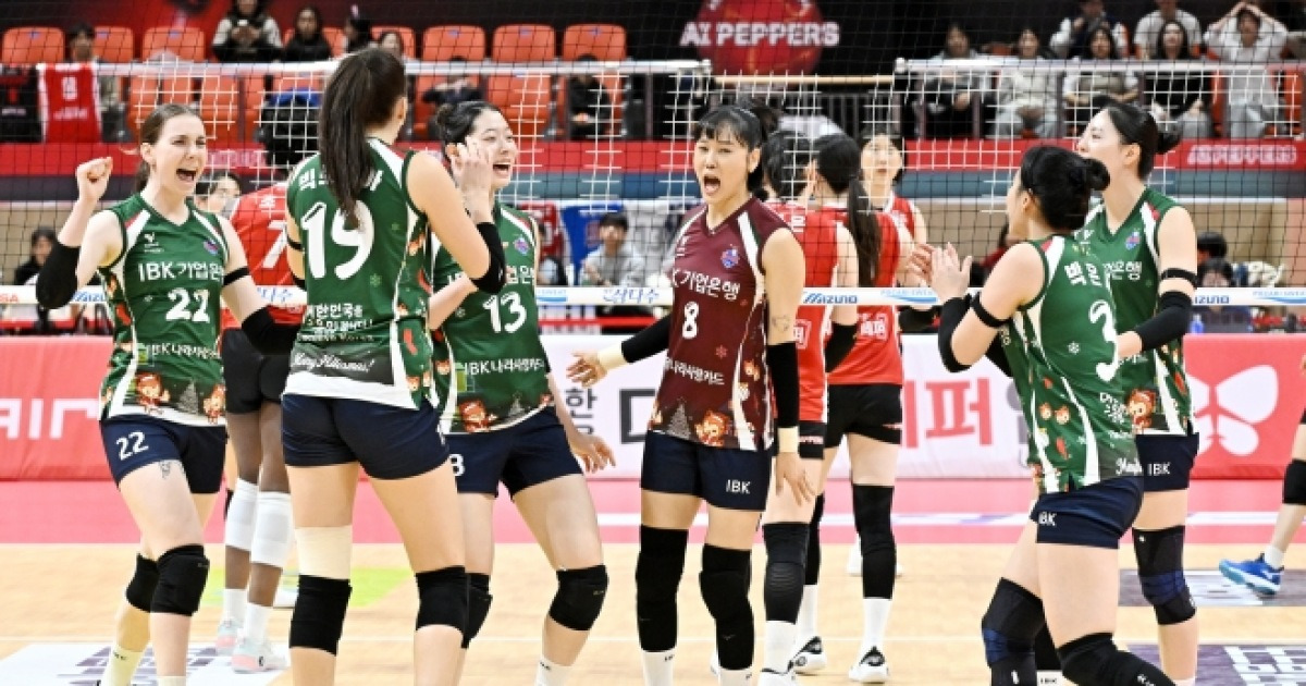 또 발동걸린 기업은행 ‘여오현 매직’…페퍼저축은행 꺾고 4위 ‘껑충’