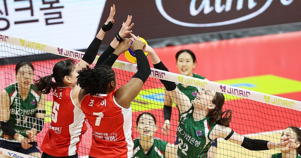 여자배구 IBK기업은행, 페퍼에 완승…4위로 껑충