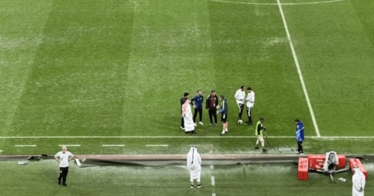 [BE.현장] 카타르 사막에 날벼락과 폭우… 아랍컵 3위 결정전 사우디-UAE전, 무기한 연기