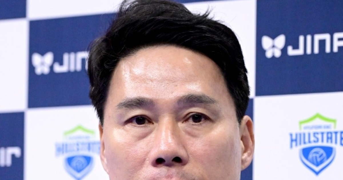 선두 경쟁 불 지핀 2등, 도로공사 꺾고 ‘3점 차’로 좁힌 현대건설…강성형 감독 “더 발전해서 강팀이 됐으면” [MK현장]