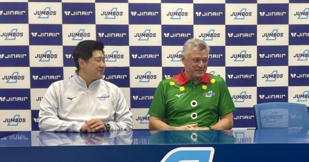 Feliz Natal! 요정으로 변신한 헤난 감독, V-리그 스타일 크리스마스에 대한 생각은? [MD인천]