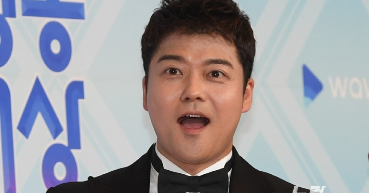 전현무 측, 차량 링거 사진 해명 "의사 처방 받아, 불법 시술 아니다"