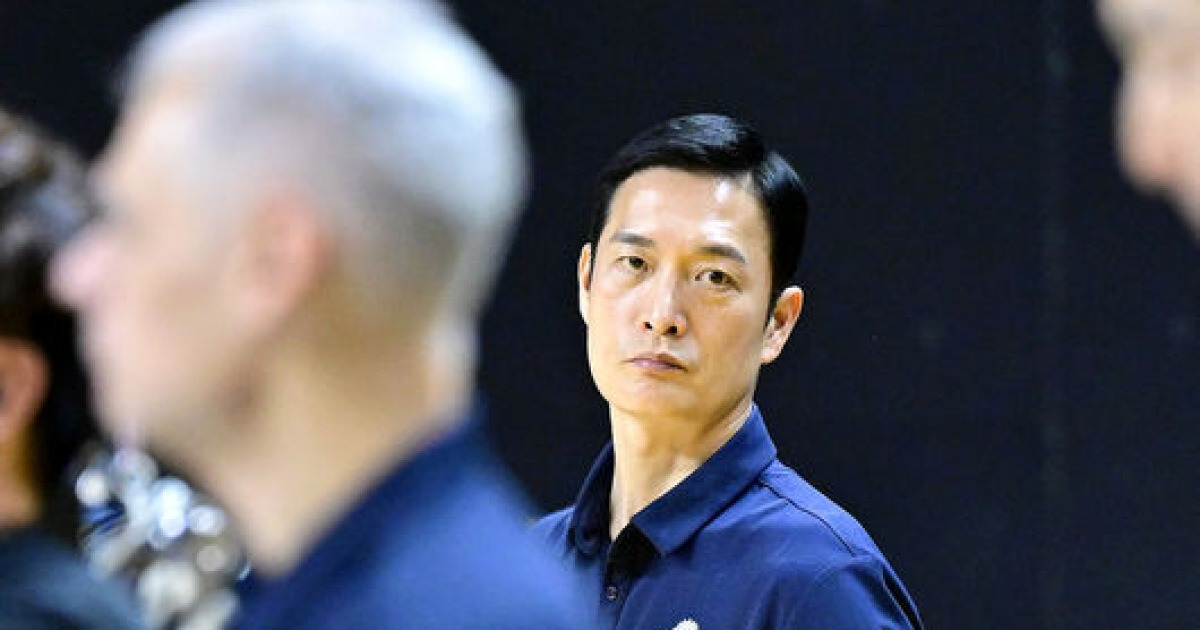 ‘10연패 충격’ 삼성화재, 김상우 감독 전격 자진사퇴…고준용 감독대행 체제 [공식발표]