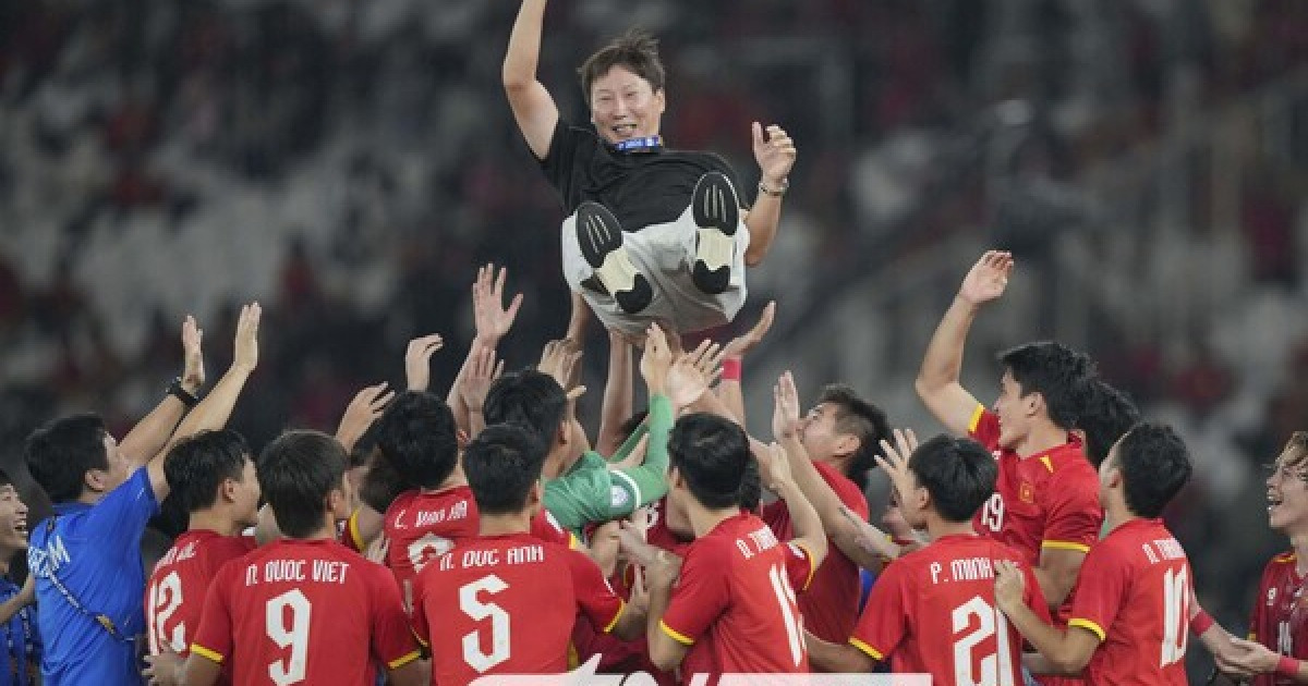 [STN 인터뷰] '베트남 축구 황금기 도래' 김상식 감독, "감정 표현 힘들어"...지도자들에게 던진 메시지는?