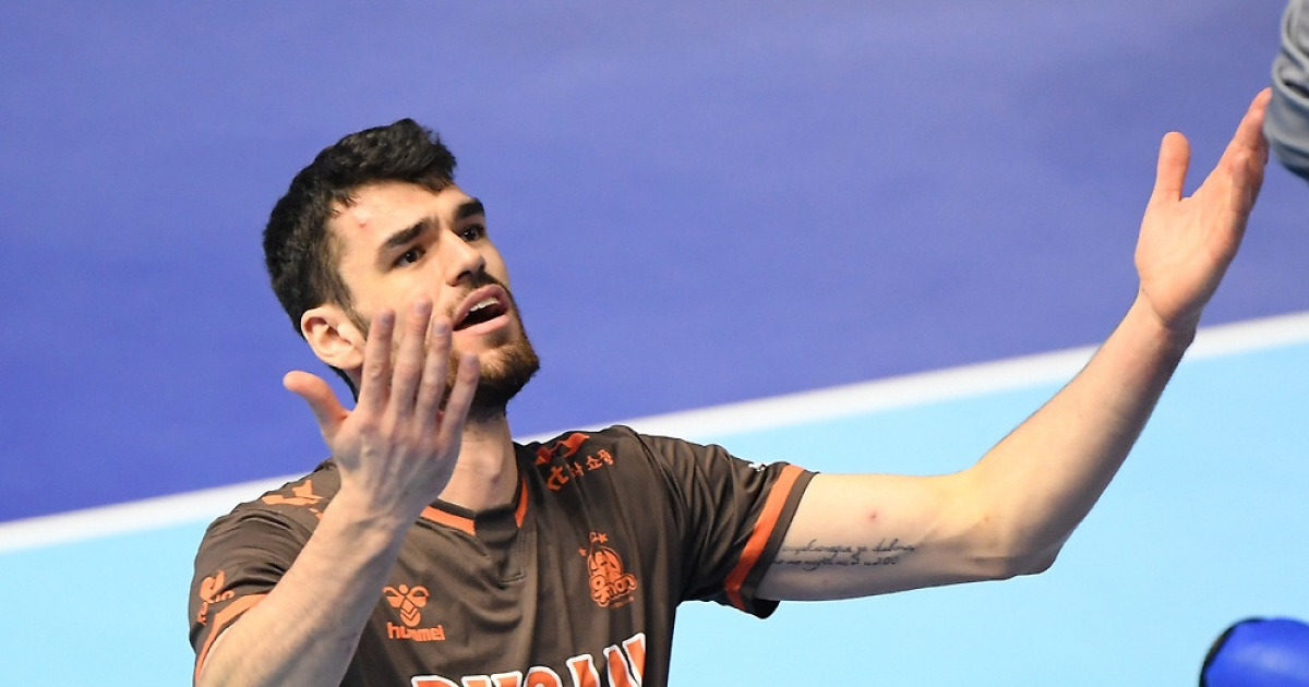 '4득점 실화냐' 오죽했으면 교체 초강수, 외국인 에이스 맞나…"5~6살 어린아이 같아"