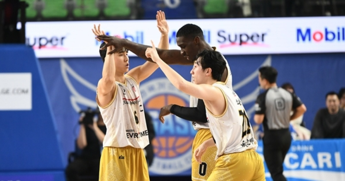 허훈, 생애 첫 트리플더블 폭발…KCC 108점 쇼로 5연승 질주