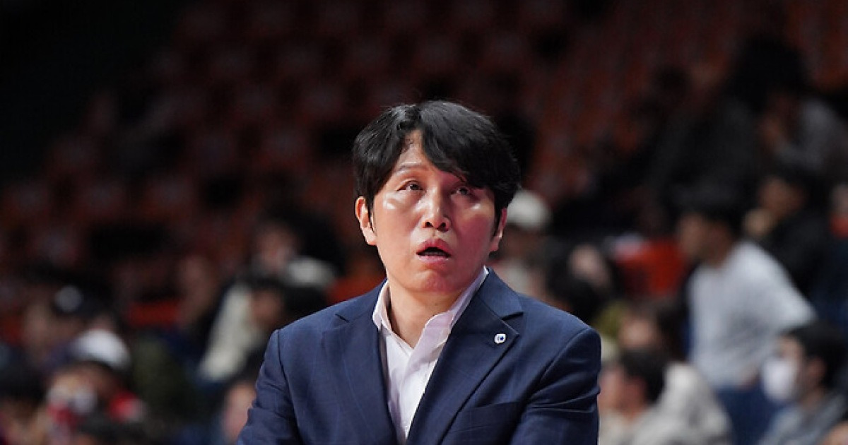 칭찬 자제하는 위성우 감독, 티가 나는 건 어쩔 수 없다?