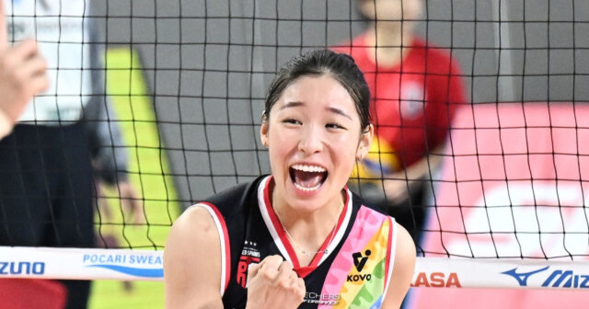 "이제 시작이야" 김연경 감독, 꿈 이룬 20살 애제자에게 어떤 말 남겼나…韓 귀화도 생각한다 "부모님과 이야기 많이 한다"