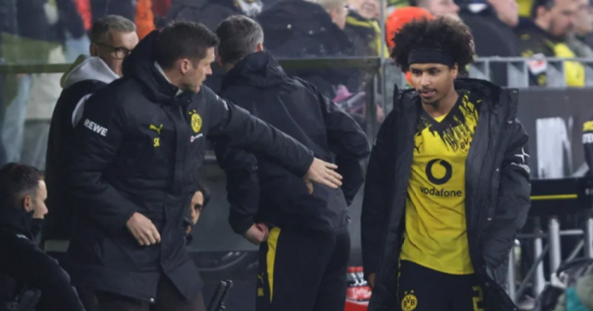 '맨유 이적설' 아데예미, 졸전 교체 후 분노 폭발...BVB 디렉터, "구단 자체 징계 있을 것"