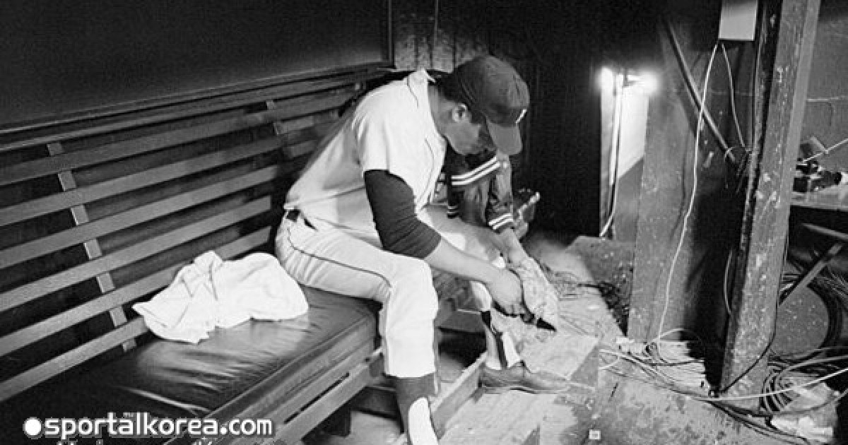 '여름에 에어컨도 안 틀어주는' 최악의 구단, 방만 운영으로 세상 떠난 투수 유족과 극적 합의