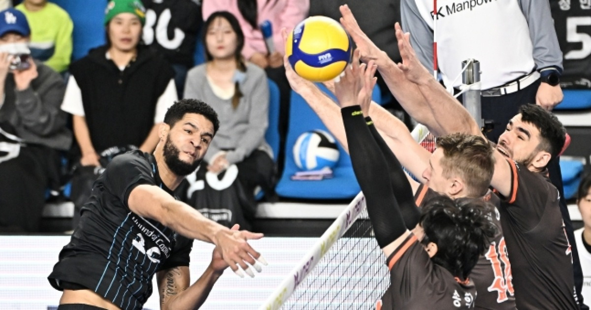 '남자부 최초 7000득점' 레오 폭발 현대캐피탈, OK저축은행에 완승 '2위 수성' [V리그]