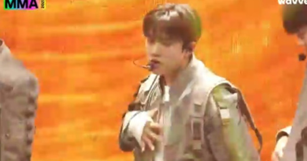 시상식 중 김우빈♥신민아 결혼식 다녀온 도경수, 'MMA' 무대 참석..엑소로 완벽 변신 [스타이슈]