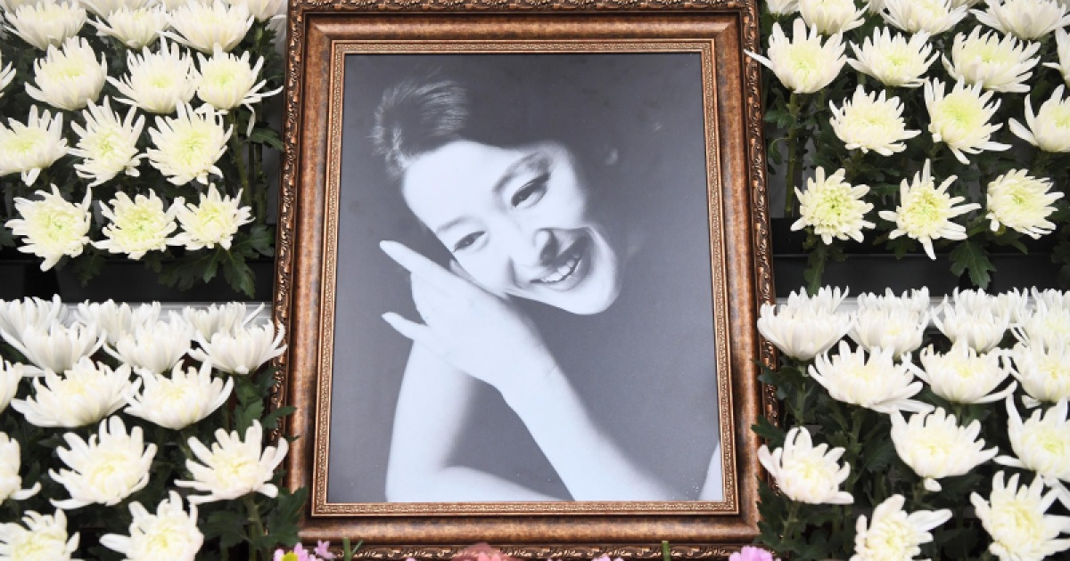 한국 연극계의 거목 故 윤석화, 영면 들었다 [종합]