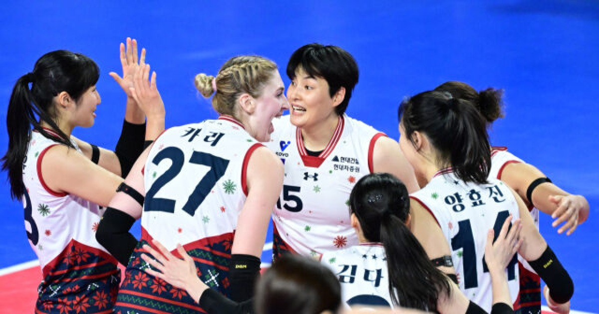 파죽의 '6연승' 현대건설, 선두 '1점차' 추격...'무릎 통증' 카리 빠졌지만 IBK기업은행에 풀세트 승리! 본격 선두 경쟁 펼친다 [MD화성]