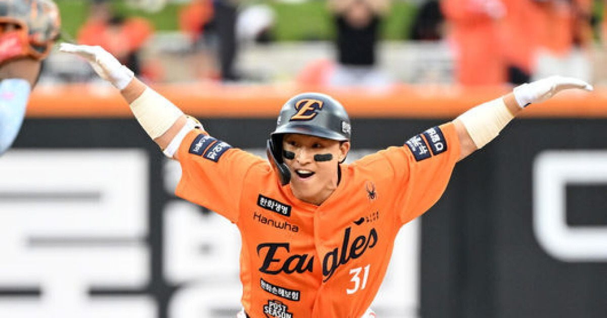 롯데 어게인도 어렵다...159억 FA 재벌인데, 최다안타왕의 3번째 겨울은 정말 춥다