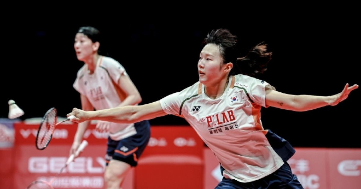 한국 배드민턴 ‘골든 데이’, 이소희·백하나가 테이프 끊었다