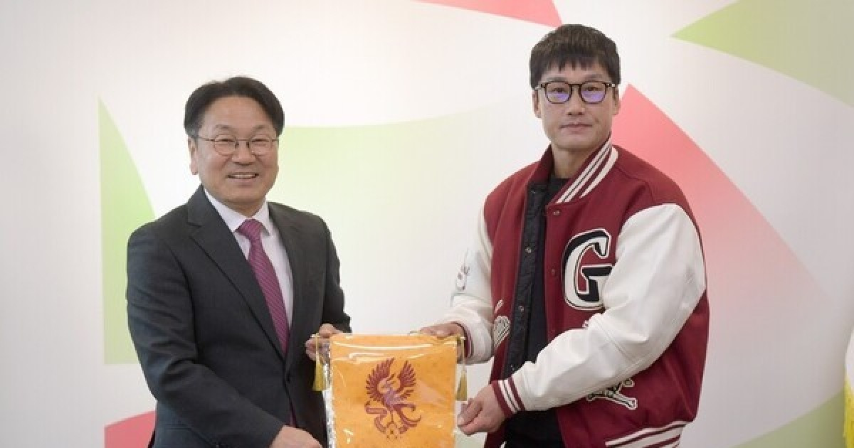 "이정효 감독이 편지를 보내왔다"...강기정 광주FC, 구단주, 결별 시인, "앞날에 큰 영광이 있길 바라며 다시 만나길"