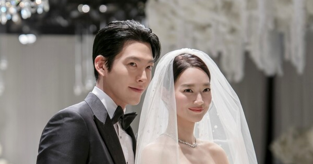 신민아♥김우빈, 전 국민의 축복받는 아름다운 부부