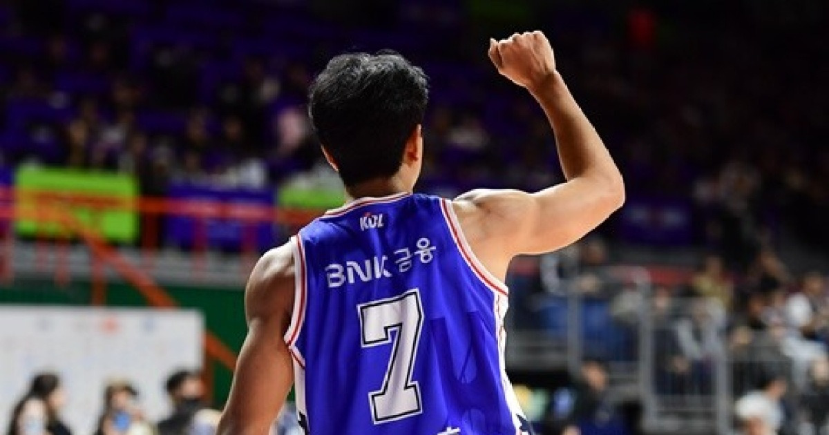 [수비수의 시선] 높이 싸움 계속 했던 KCC, 허훈도 버텨냈다