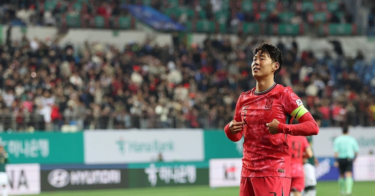 프리킥 한 방에 팬심 폭발…손흥민, KFA 올해의 골 3년 연속 석권