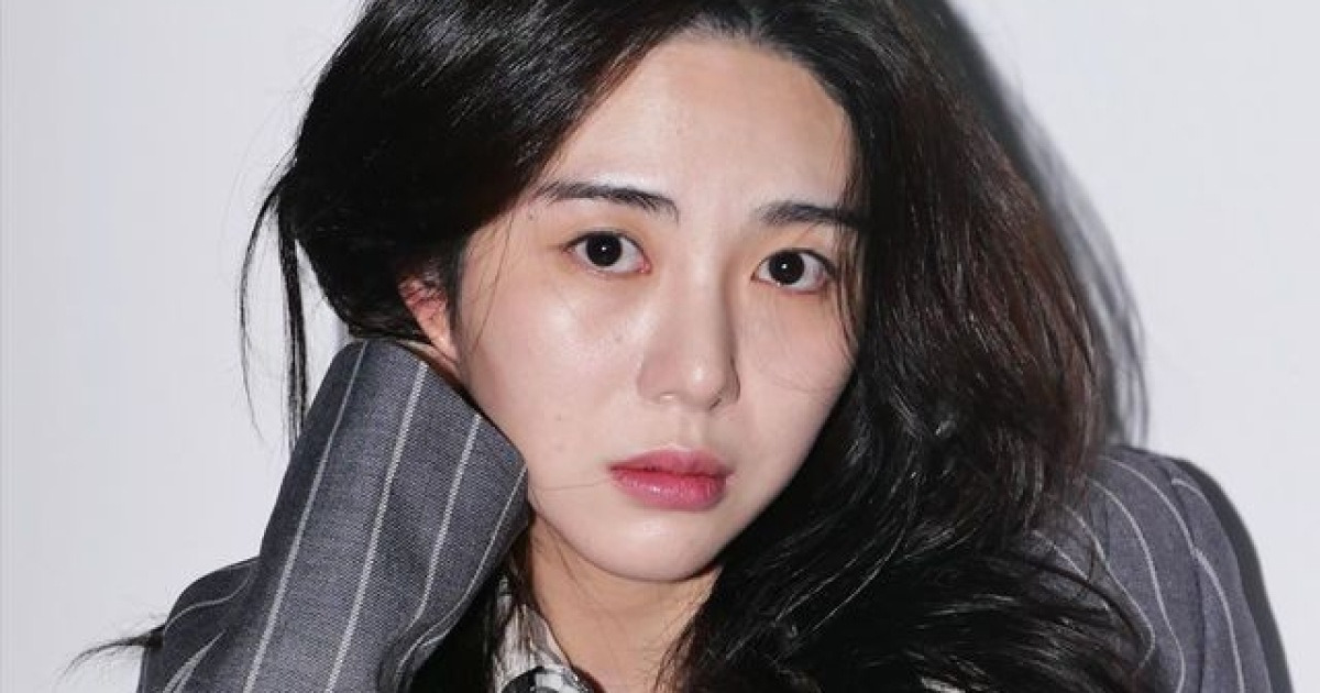 [단독] ‘AOA 출신’ 권민아, ‘떡볶이 재벌’과 음원 프로젝트 무산.. 모덴베리코리아와 전속계약 해지