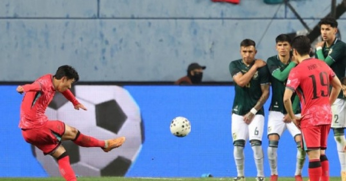 손흥민 볼리비아전 프리킥, 팬 투표 'KFA 올해의 골'…3년 연속 선정