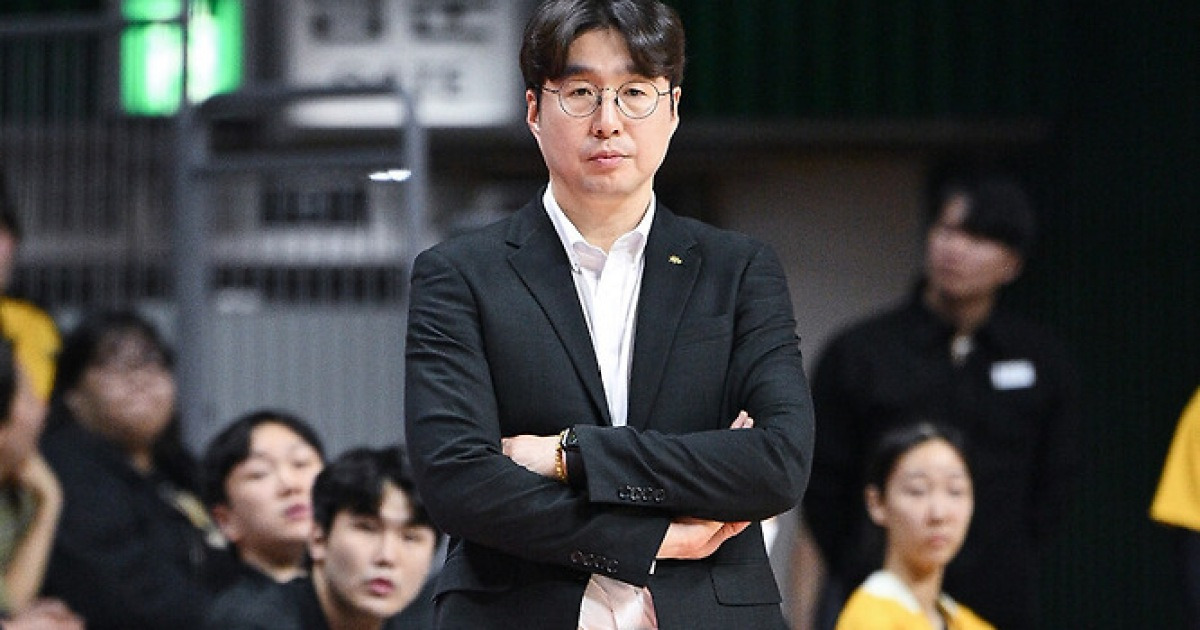 ‘3연승’ 김완수 감독 “박지수 3점슛 2개, 분위기가 넘어왔다”