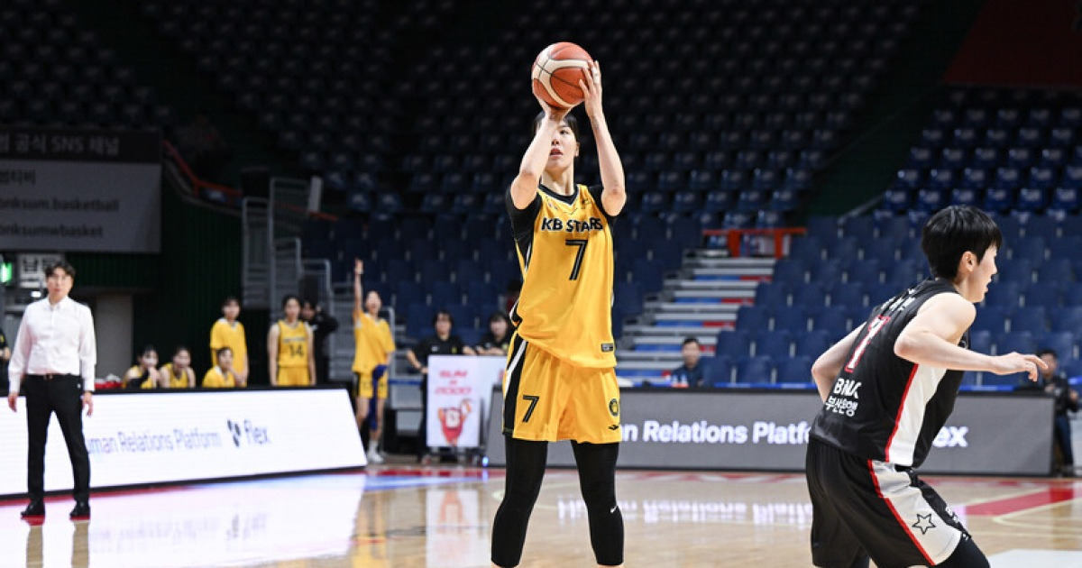박지수 3점슛 성공=KB 승리, PO 포함 15연승 중