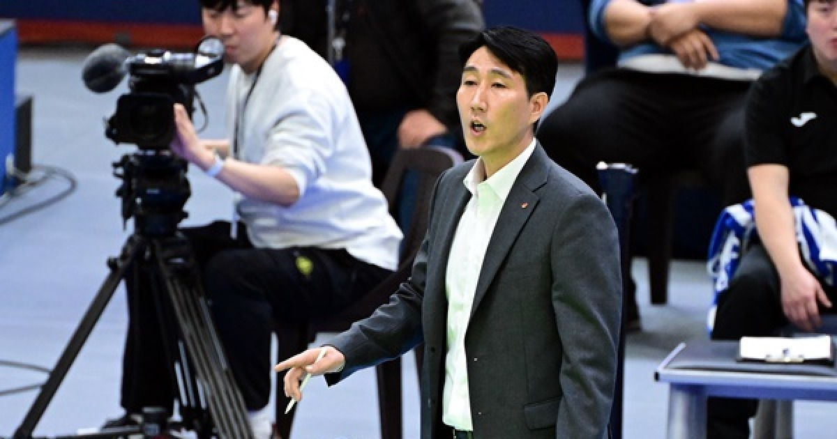 권영민 한국전력 감독 "부상 당한 김정호, 병원 진료 예정…이겨서 다행"