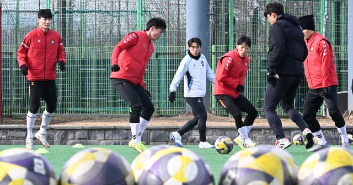 [경남FC 1차 소집 훈련 현장] 영하 추위 속 배성재표 전술 훈련 ‘후끈’
