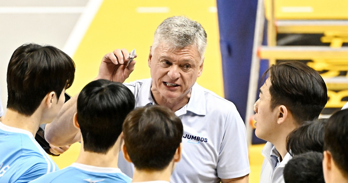 '정지석 부상 이탈' 선두 대한항공, KB에 1-3 역전패