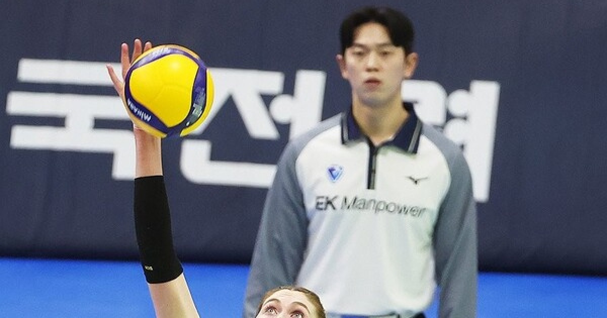 크리스마스에 7연승 완성… 현대건설, 정관장에 풀세트 접전 끝 승리