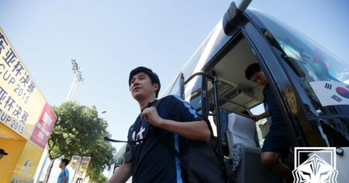 [오피셜] '韓축구 11회 연속 WC행' 기여한 수원 레전드 품었다... '김은중과 계약 해지' 수원FC, 박건하 감독 선임